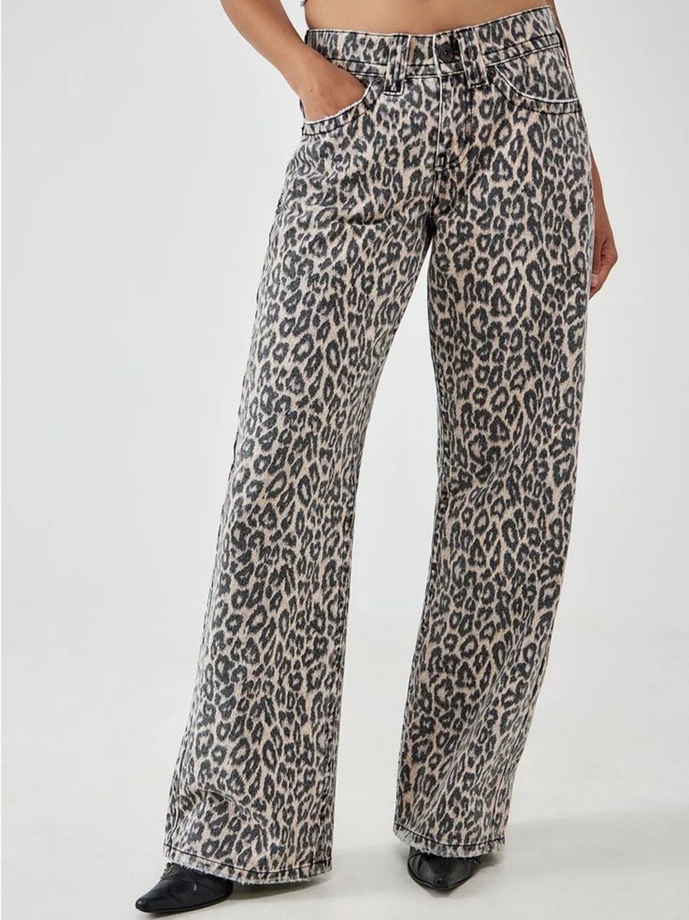NWT Urban Outfitters BDG Low Rise Wide Leg Leopard Print Jeans